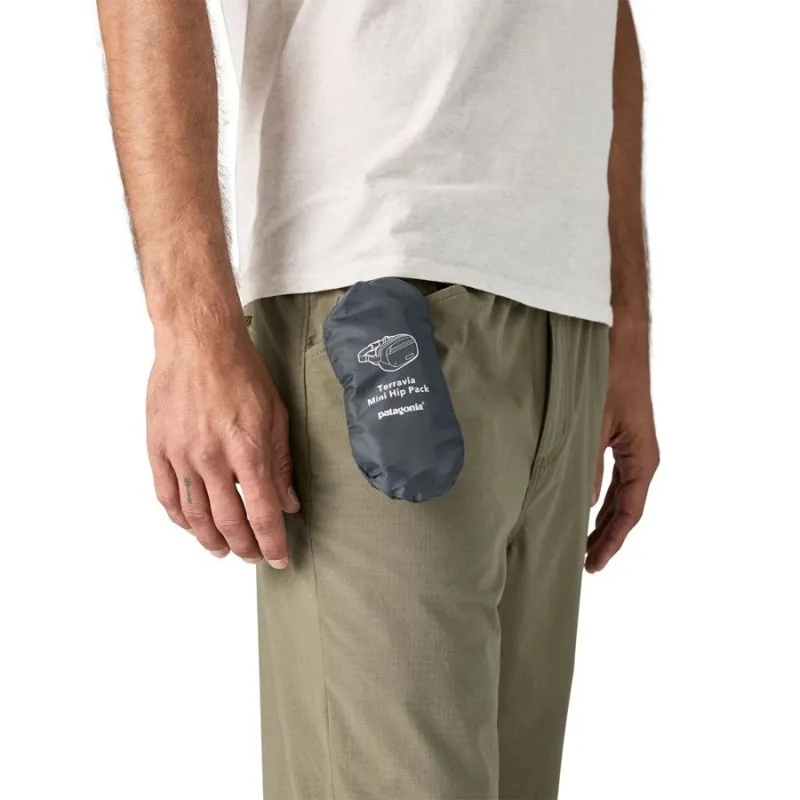 Patagonia Terravia Mini Hip Pack 1L in Black-4