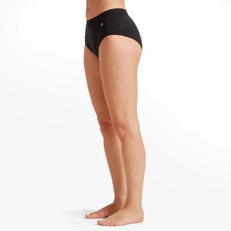 Artilect Women's Boulder 125 Hot Pant in Black-3
