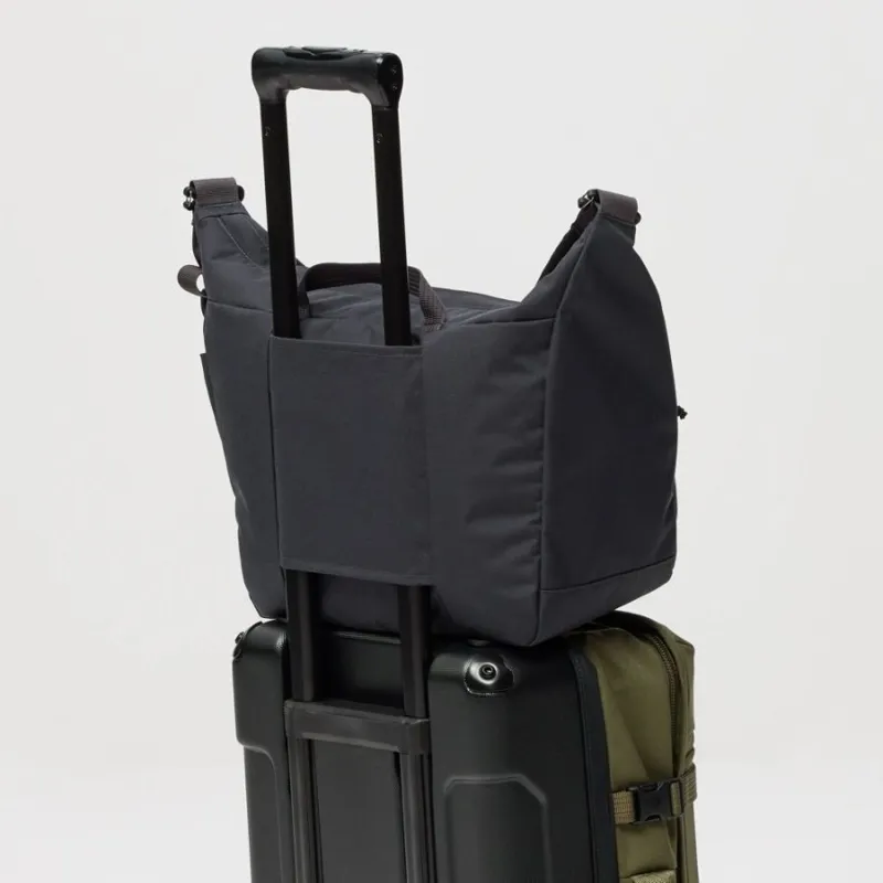 Fjallraven Farden Crossbody in Coal Black-7