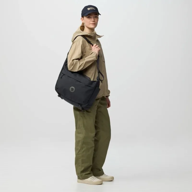 Fjallraven Farden Crossbody in Coal Black-2