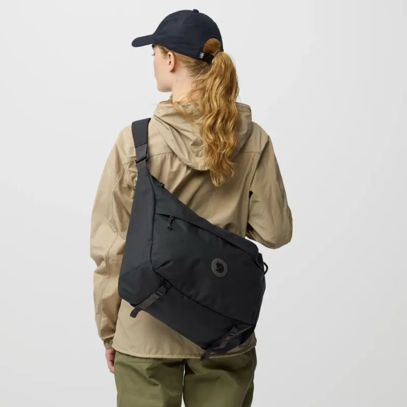 Fjallraven Farden Crossbody in Navy-5