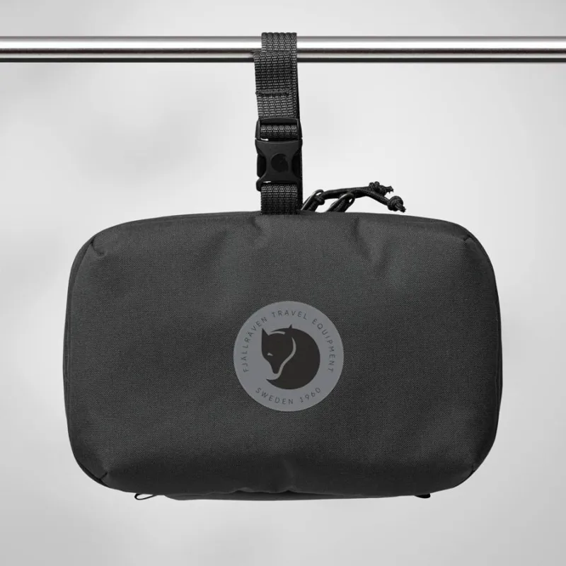 Fjallraven Farden Necessity Bag in Green-2
