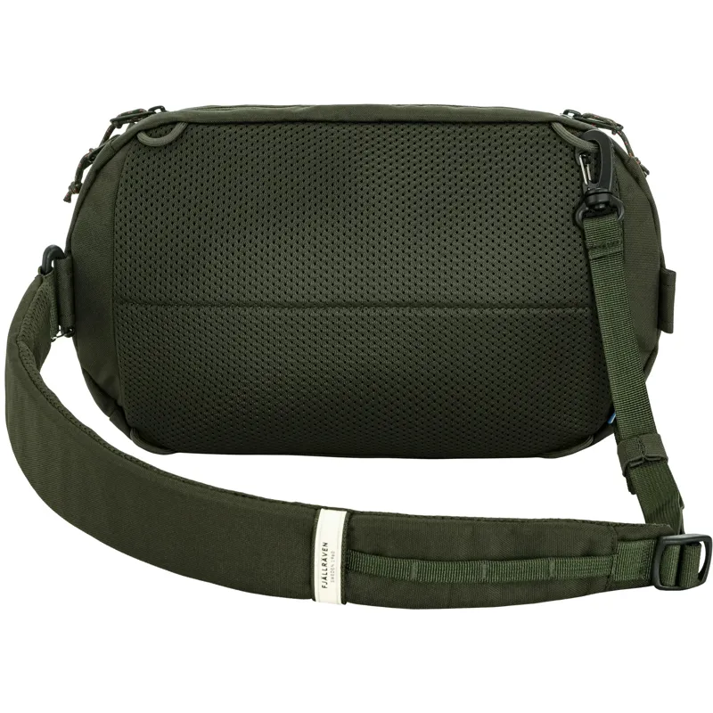 Fjallraven Skule Sling in Deep Forest-1