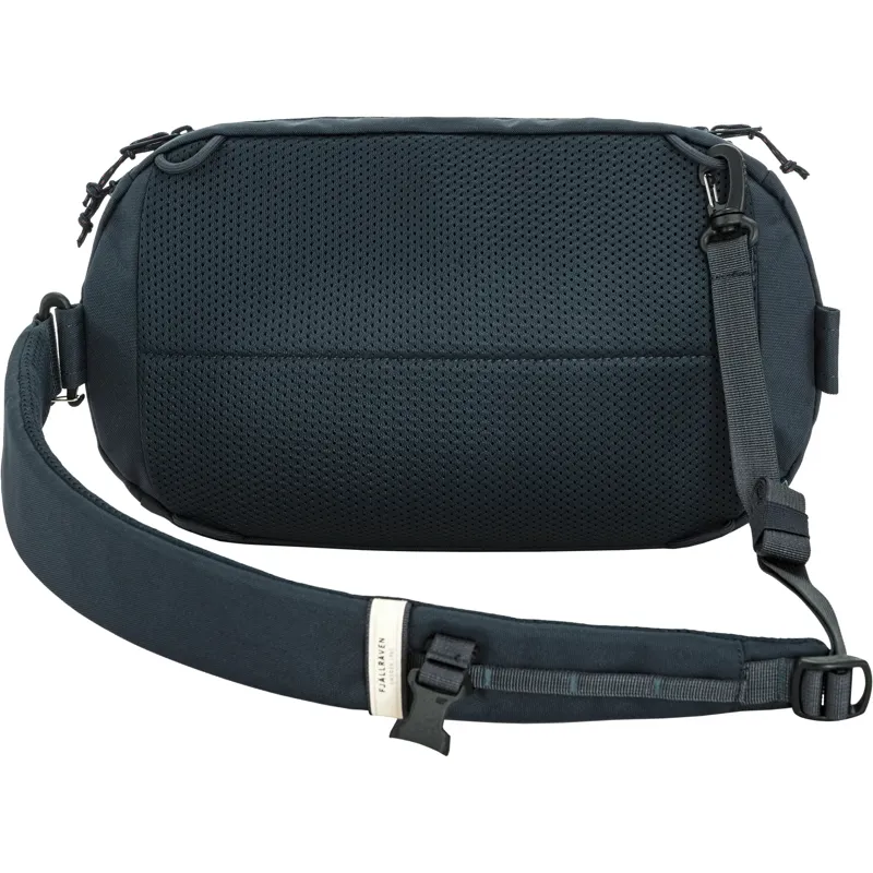 Fjallraven Skule Sling in Navy-2