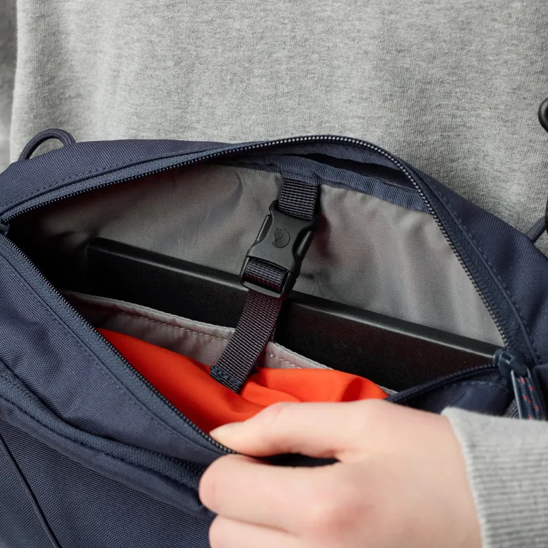 Fjallraven Skule Sling in Navy-4