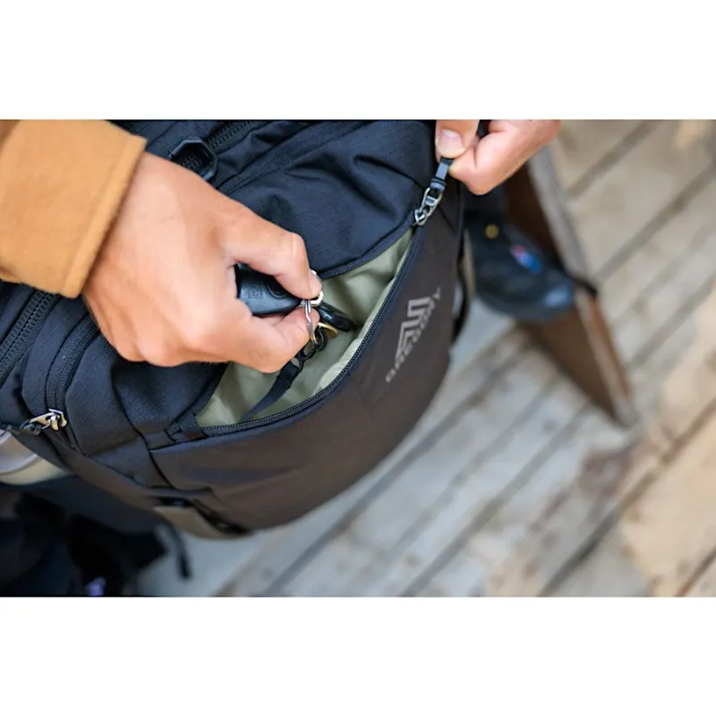 Gregory Border Carry On 40 in Black Lichen-7