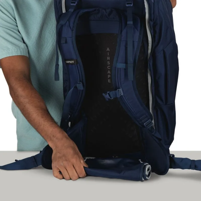 Osprey Farpoint 70 Travel Pack in Black-10