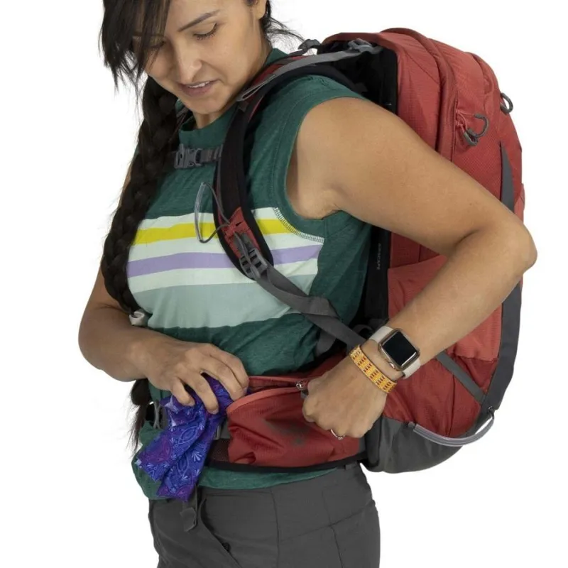 Osprey Women's Tempest 22 in Deep Fig/Hotspot Pink-4