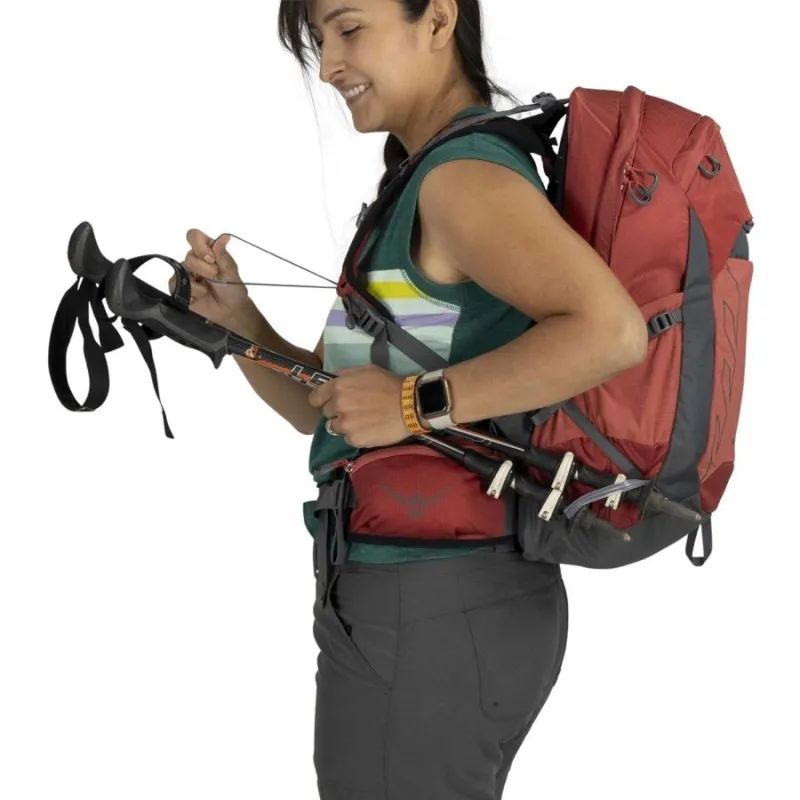 Osprey Women's Tempest 22 in Deep Fig/Hotspot Pink-5