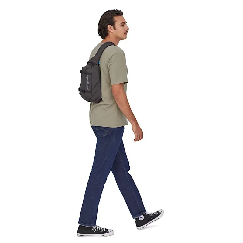 Patagonia Atom Sling Bag 8L in Black-4