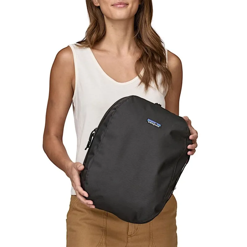 Patagonia Black Hole Cube 14L in Birch White-4