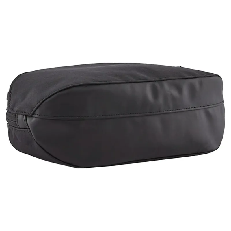 Patagonia Black Hole Cube 3L in Black/Black-1