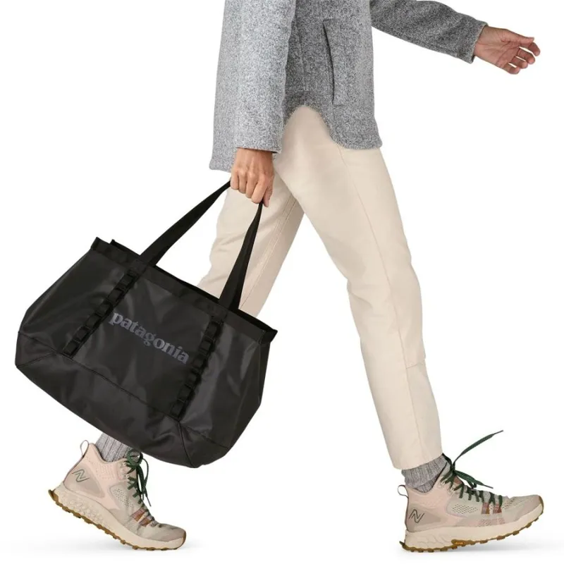 Patagonia Black Hole Tote 25L in Black w/Black-2