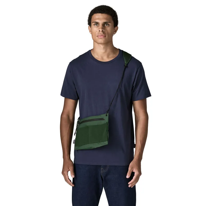Patagonia Terravia Sacoche 3L in Canopy Green-4
