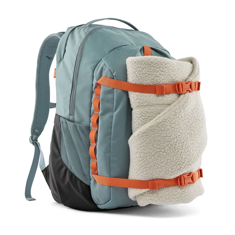 Patagonia Refugio Daypack 32L in Blue Sage-4