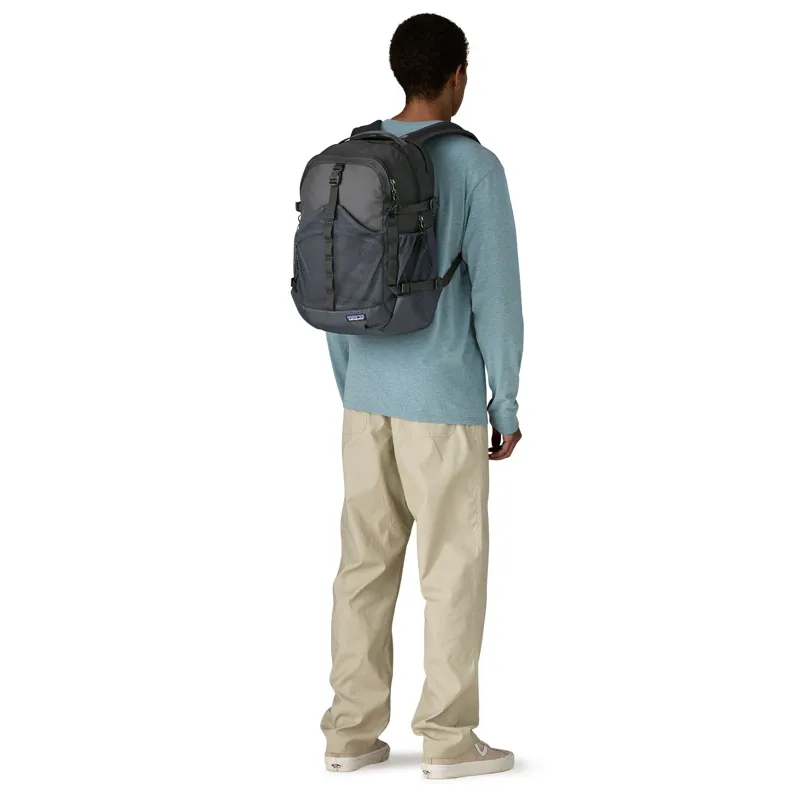 Patagonia Refugio Daypack 30L in Smolder Blue-7