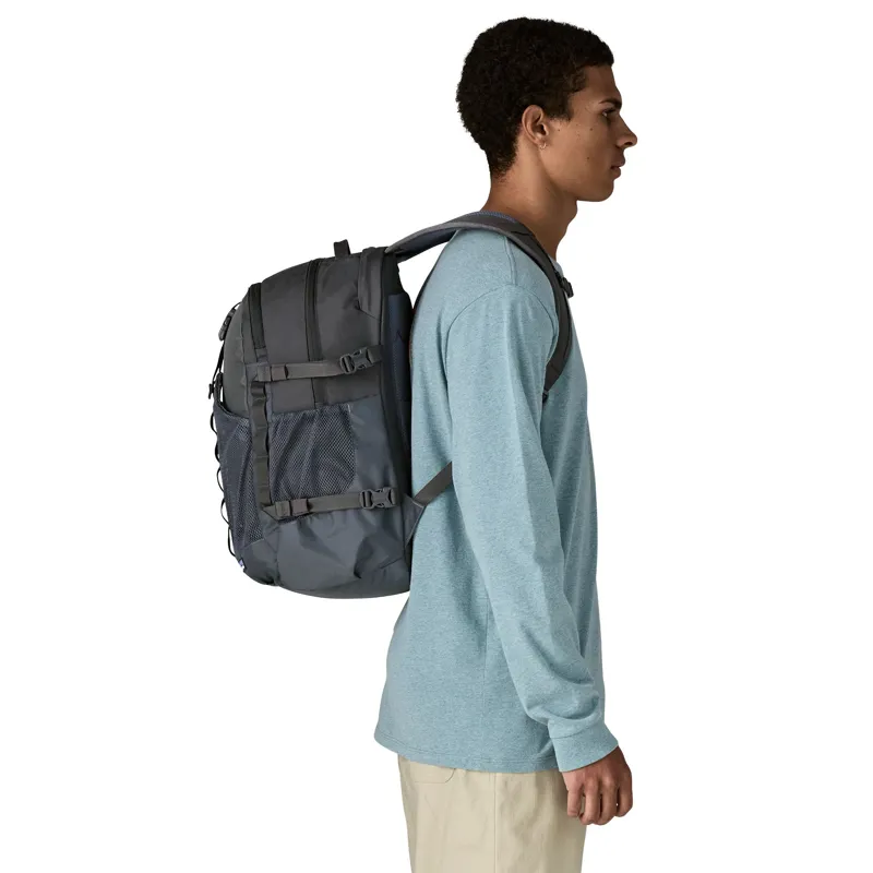 Patagonia Refugio Daypack 30L in Smolder Blue-8