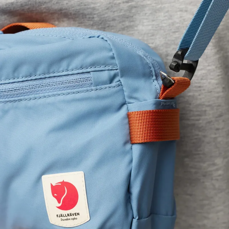 Fjallraven High Coast Crossbody in Black Oak-8