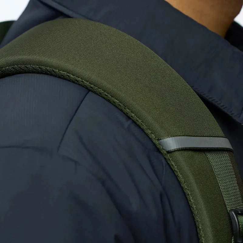 Fjallraven Skule Top Zip 30 in Black-6
