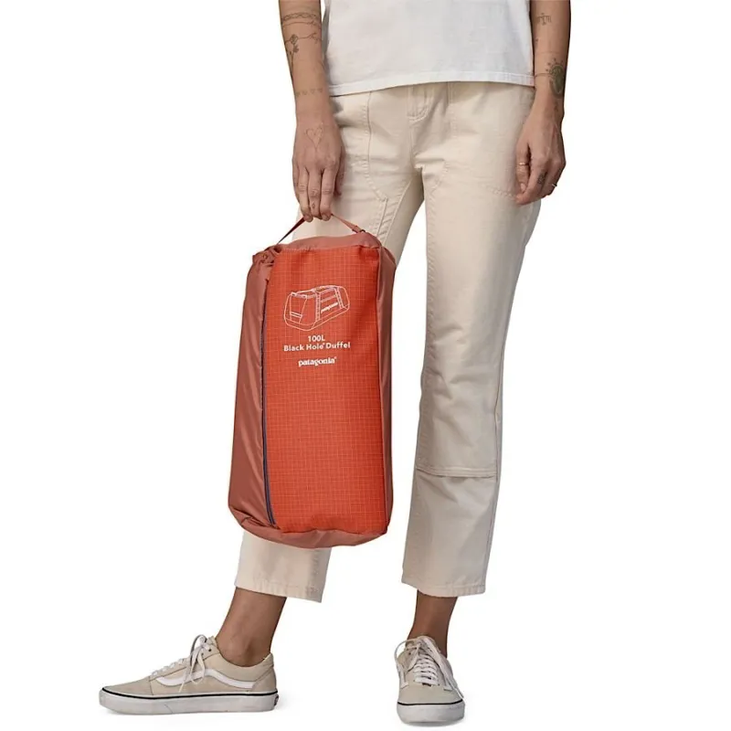 Patagonia Black Hole Duffel 100L in Berry Fig-4
