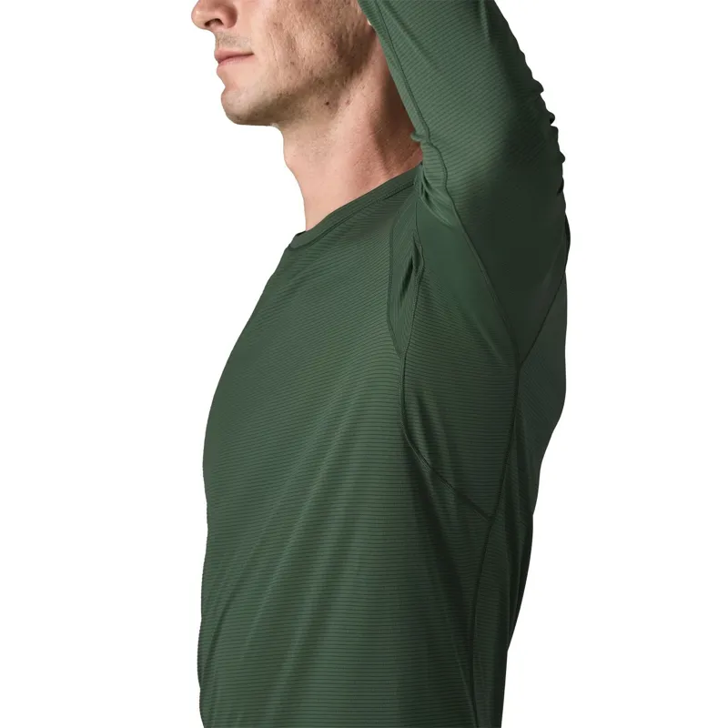 Patagonia Men's Capilene Lightweight Crewneck in Black-2
