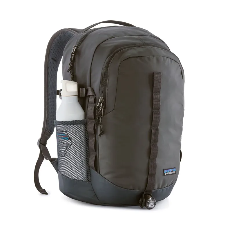 Patagonia Refugio Daypack 26L in Smolder Blue-5