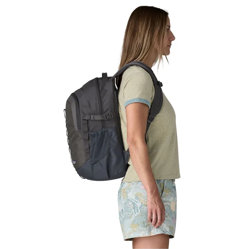 Patagonia Refugio Daypack 26L in Smolder Blue-2