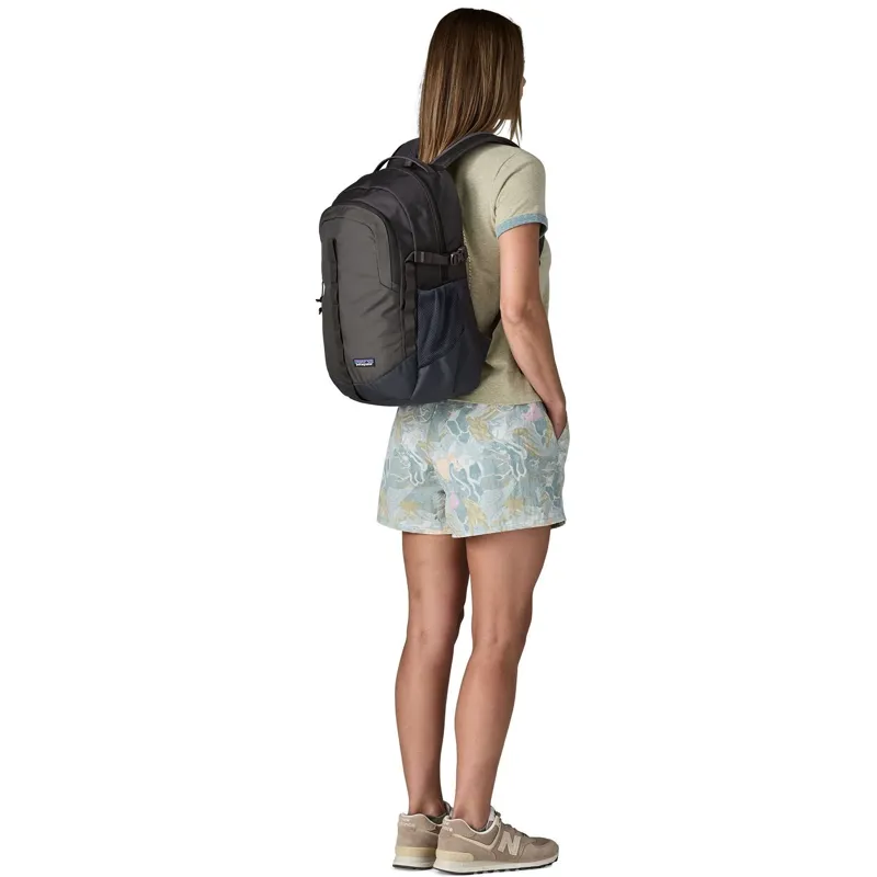 Patagonia Refugio Daypack 26L in Smolder Blue-1