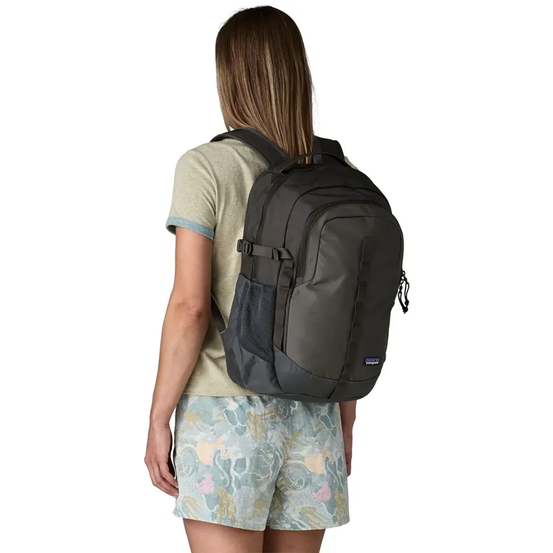 Patagonia Refugio Daypack 26L in Smolder Blue-4