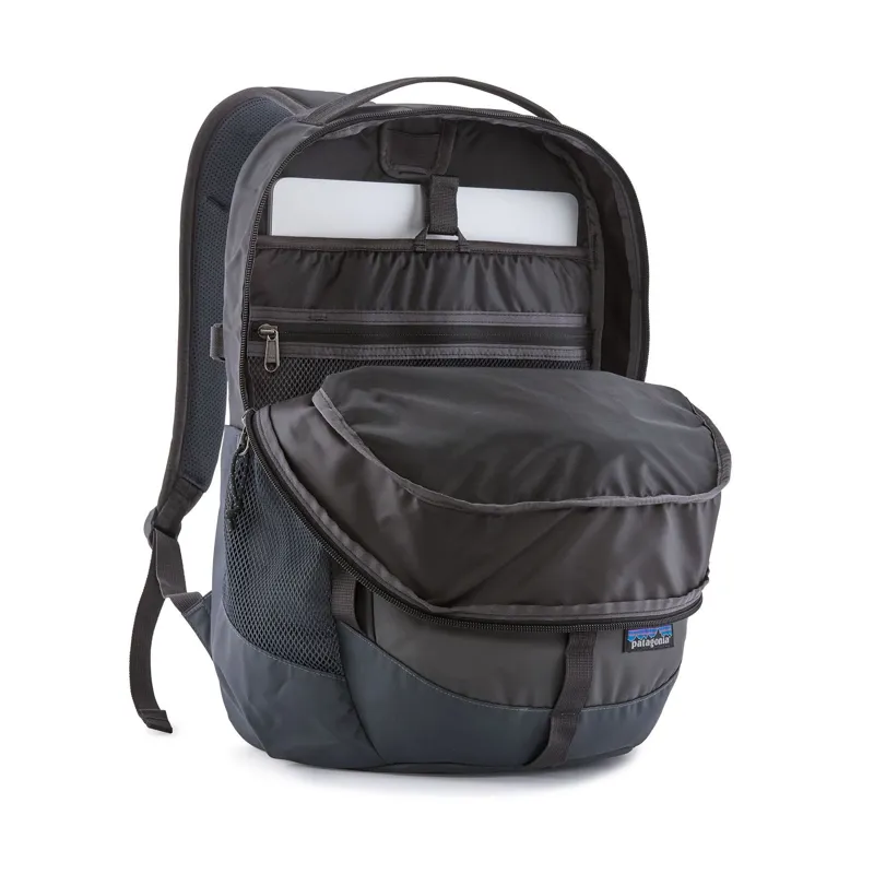 Patagonia Refugio Daypack 26L in Smolder Blue-7