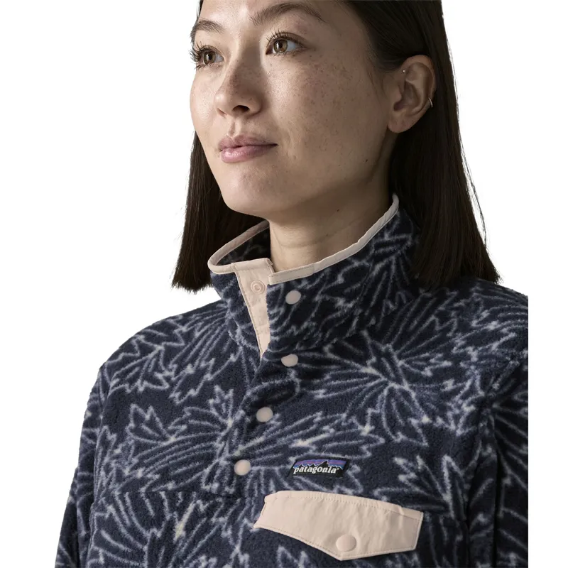 Patagonia Womens Lightweight Synchilla Snap-T Fleece Pullover in Saxifrage-Sunken Blue-2