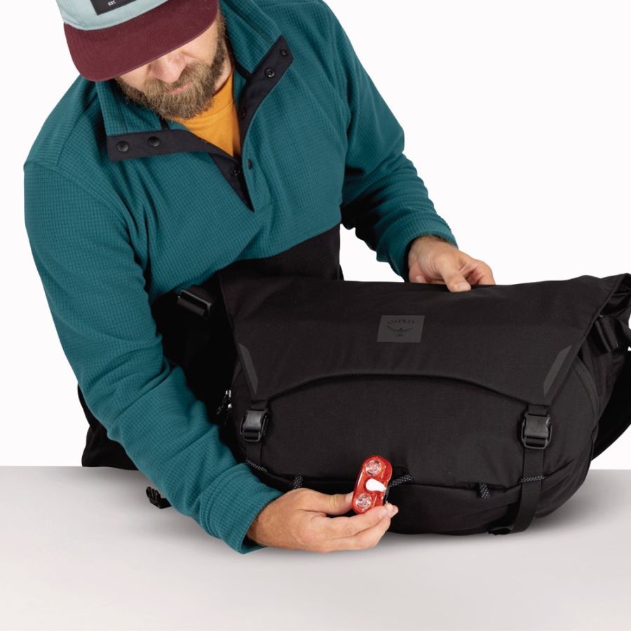 OSPREY METRON 18 MESSENGER DEFAULT 02 OSPREY METRON 18 MESSENGER DEFAULT 02